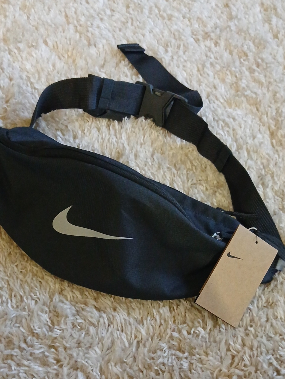 NWT NIKE BELT BAG/CROSSBODY - Picture 2 of 7